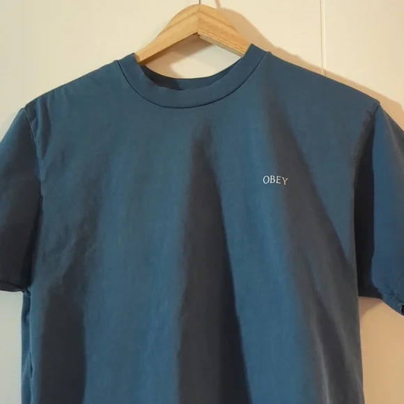 OBEY graphic shirt - Picture 2 of 3